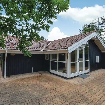 Nice In W/ Wifi And 3 Bedrooms Holiday home